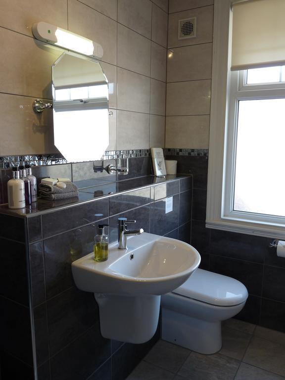 Cornerways Guest House Llandudno Bagian luar foto