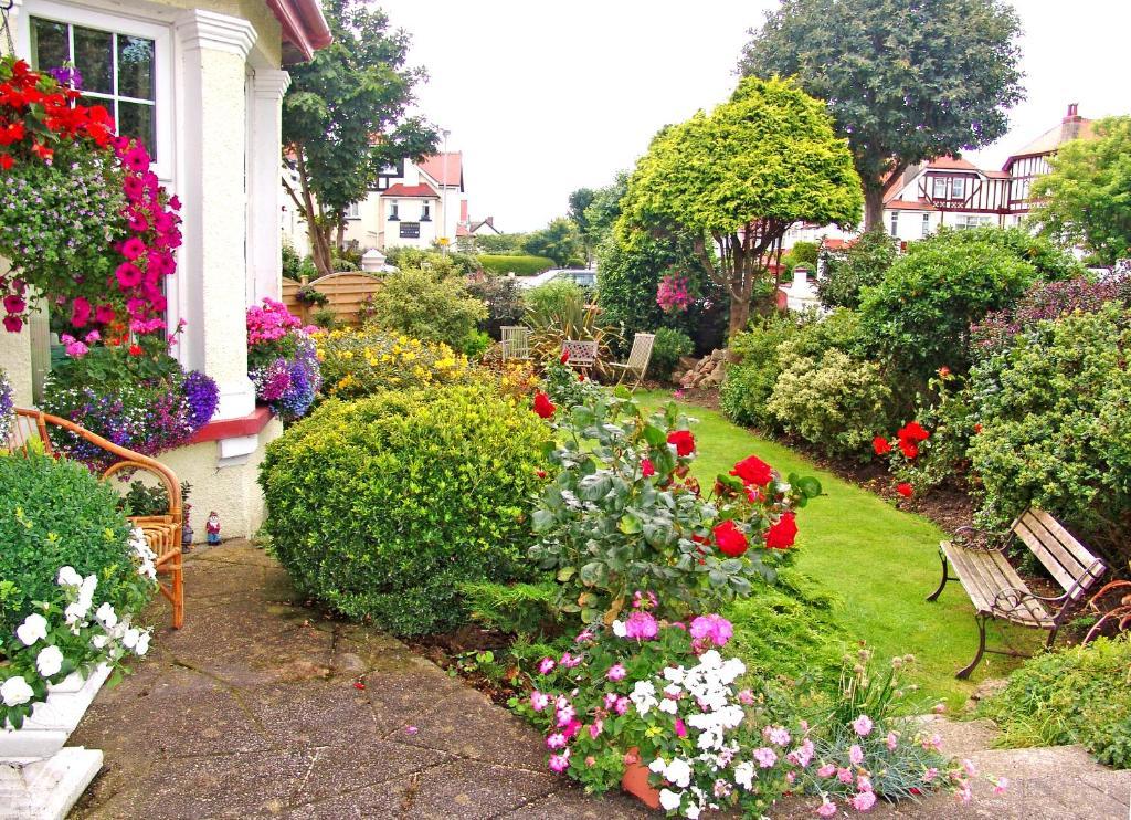 Cornerways Guest House Llandudno Bagian luar foto