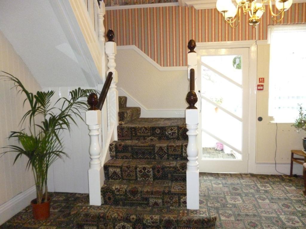 Cornerways Guest House Llandudno Bagian luar foto